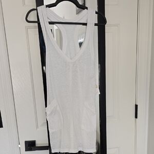 BECCA Cover Up Sz Lg Nwt